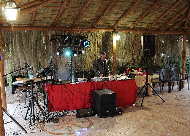 Dj in capannina ad un matrimonio alla Valle di Ceri